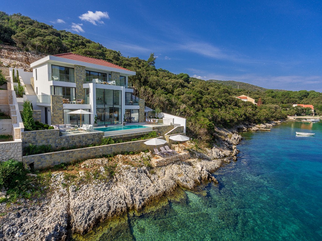 Seafront villa Korcula with infinity pool