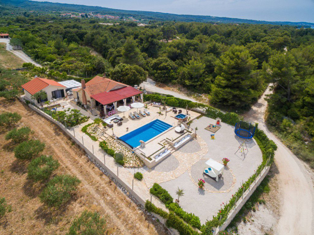 Villa With Pool On The Beach Brac Island