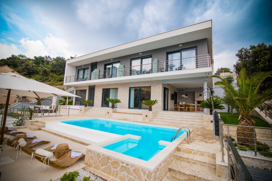 Modern villa with swimming pool and stone terrace in Zaton Dubrovnik