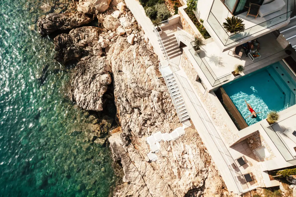 Villa Delight Dubrovnik with heated infinity pool and beach in front