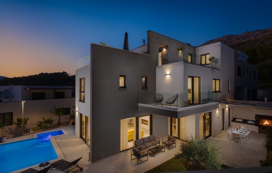 Villa Marinero Split - Modern villa with pool and Jacuzzi in Podstrana