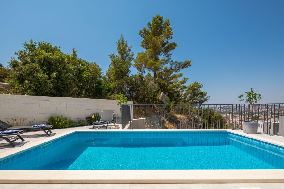 Villa Marinero Split - Modern villa with pool and Jacuzzi in Podstrana
