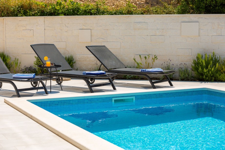 Villa Marinero Split - Modern villa with pool and Jacuzzi in Podstrana