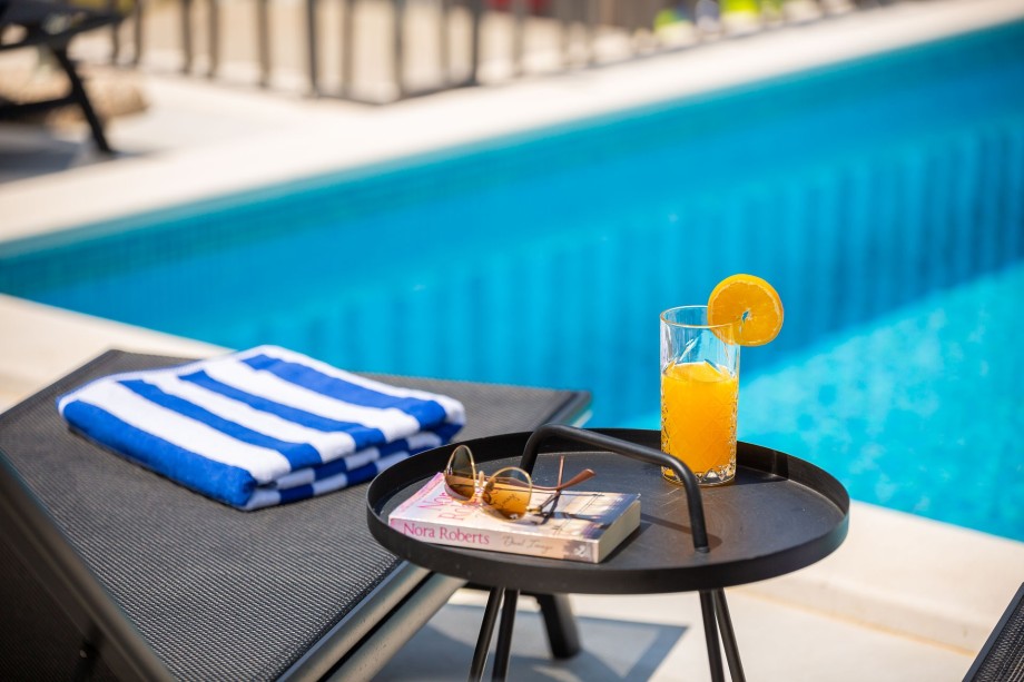 Villa Marinero Split - Modern villa with pool and Jacuzzi in Podstrana