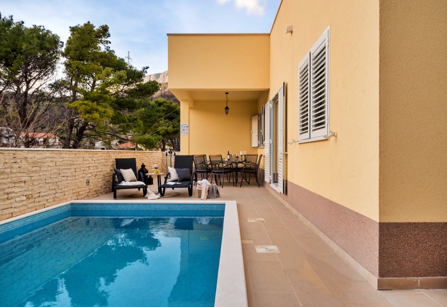 Villa Spalatina - Modern vacation villa with heated pool, Split