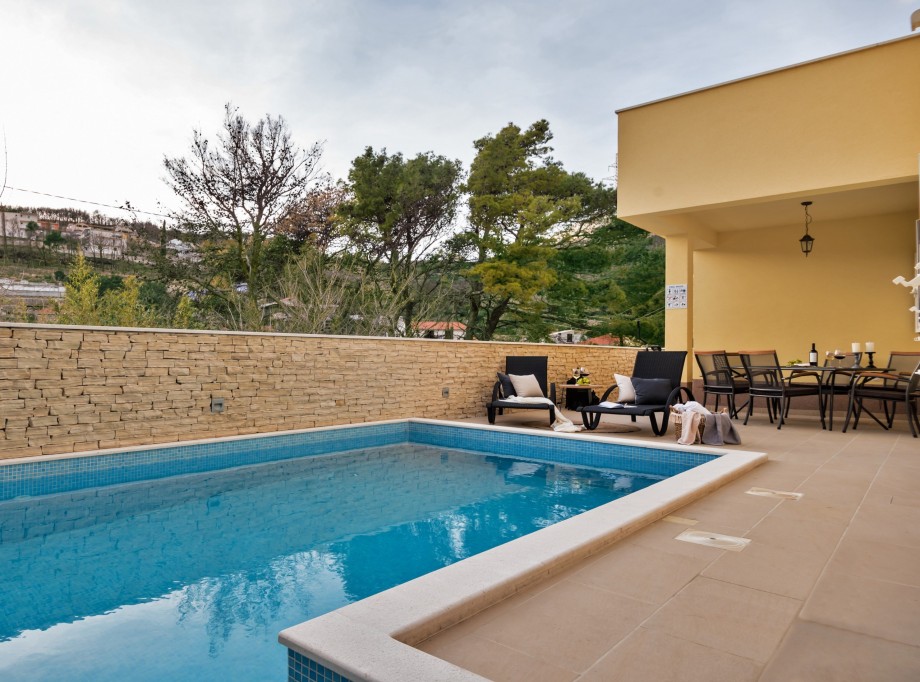 Villa Spalatina - Modern vacation villa with heated pool, Split