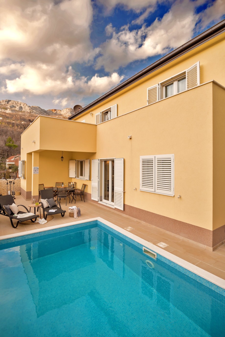 Villa Spalatina - Modern vacation villa with heated pool, Split