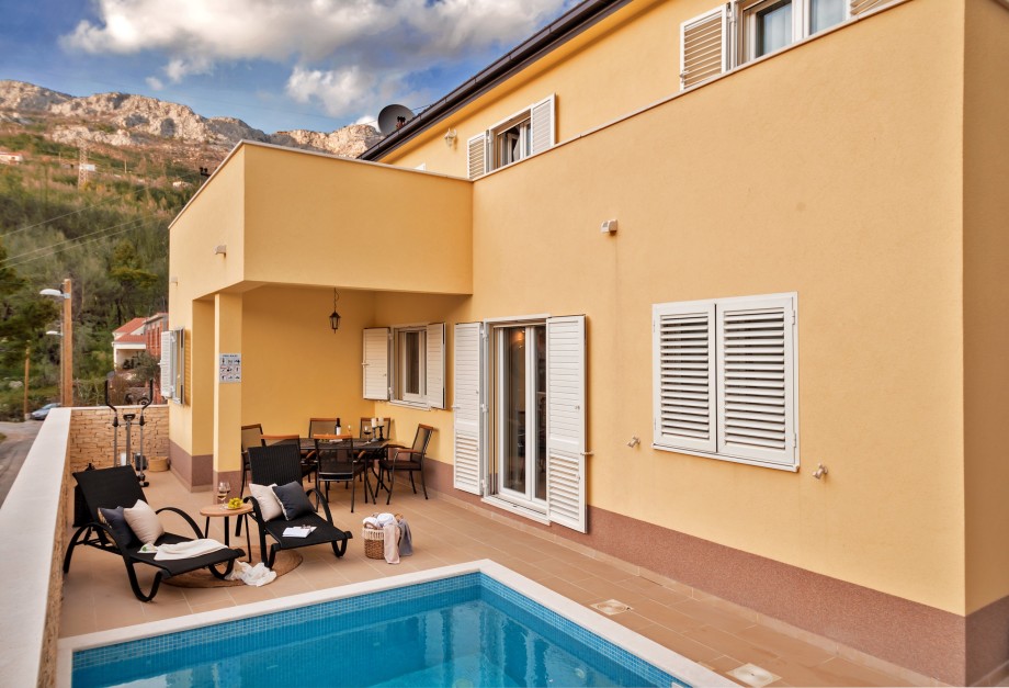 Villa Spalatina - Modern vacation villa with heated pool, Split