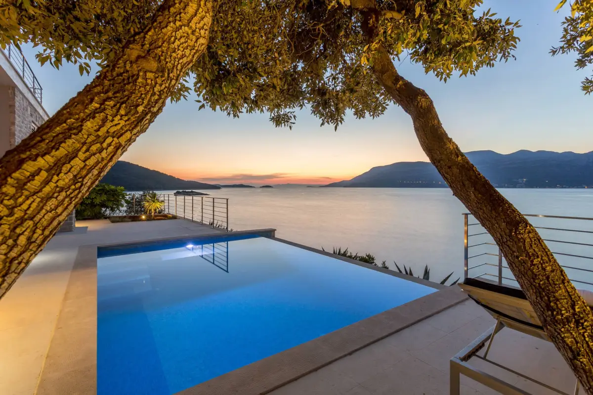 Villa Wave and Wind