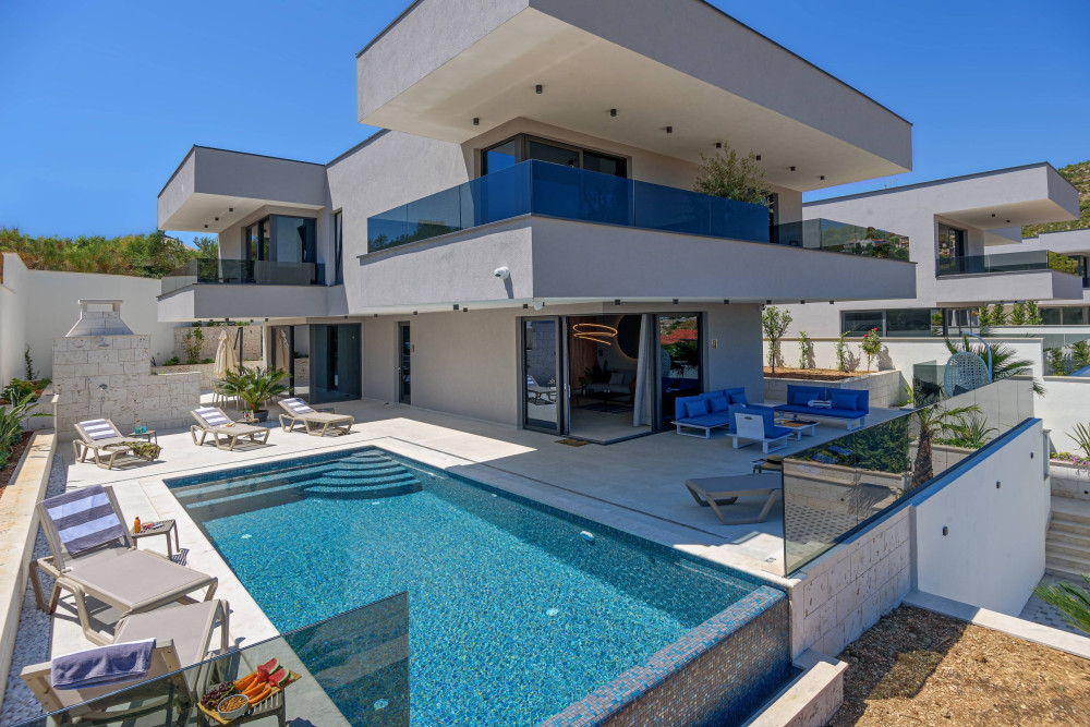 Villa Marina Aqua with heated pool in Marina