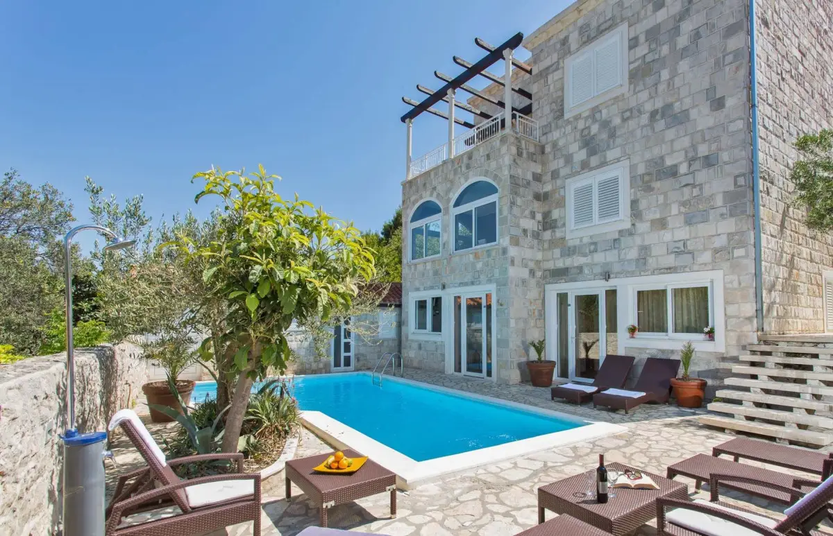 Villa White Zaton