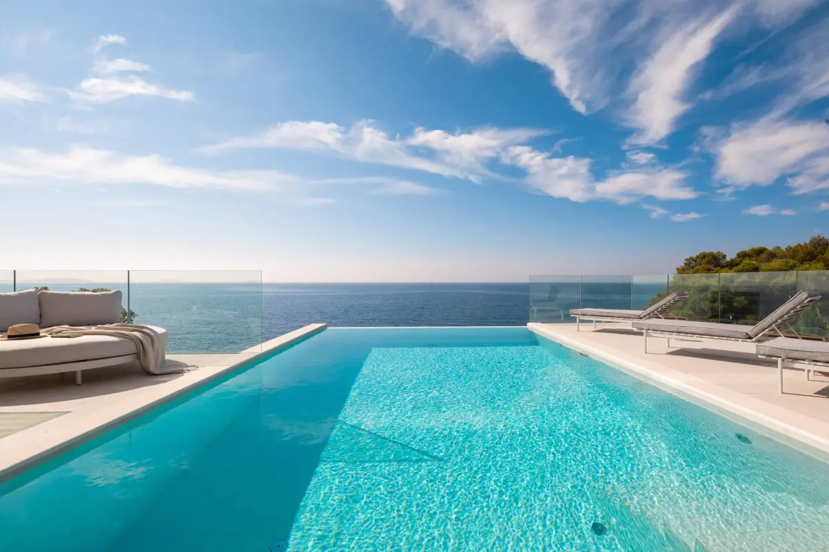 Villa Dream Pearl in Primosten with a heated pool on the beach