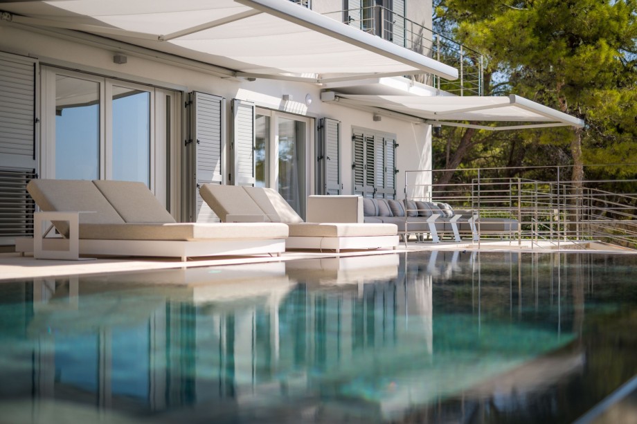 Luxury villa Hvar with heated infinity pool