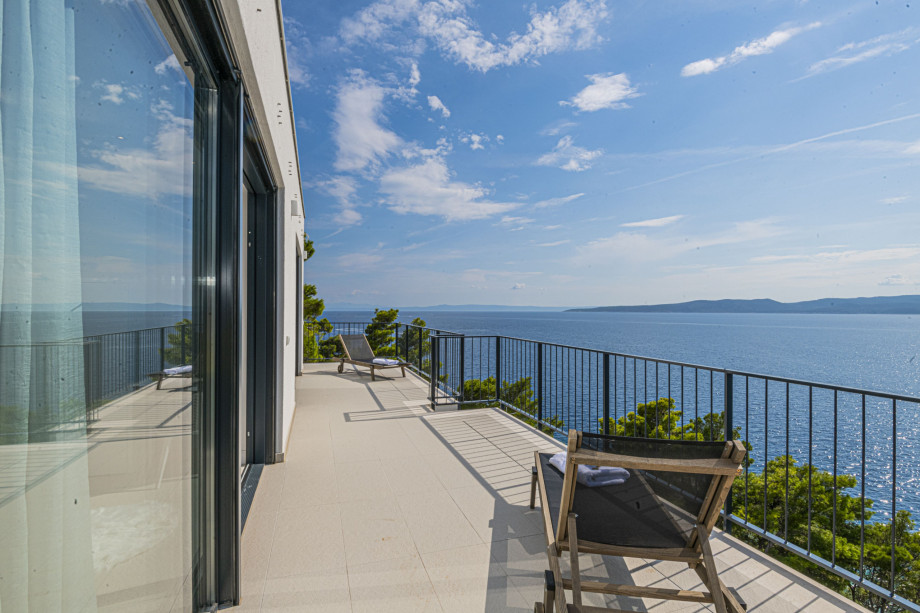 Sea view villa in Brela