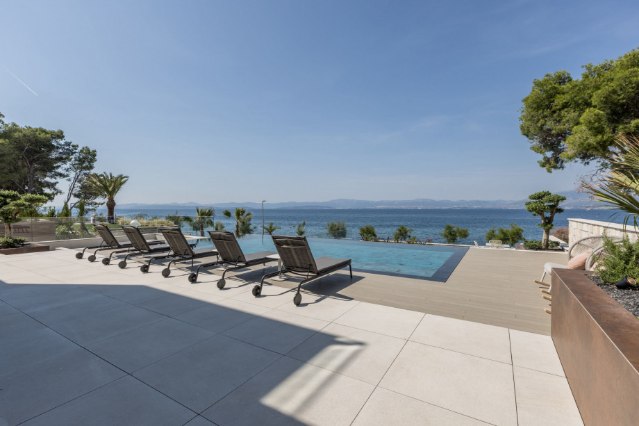 Villa Crystal Sutivan