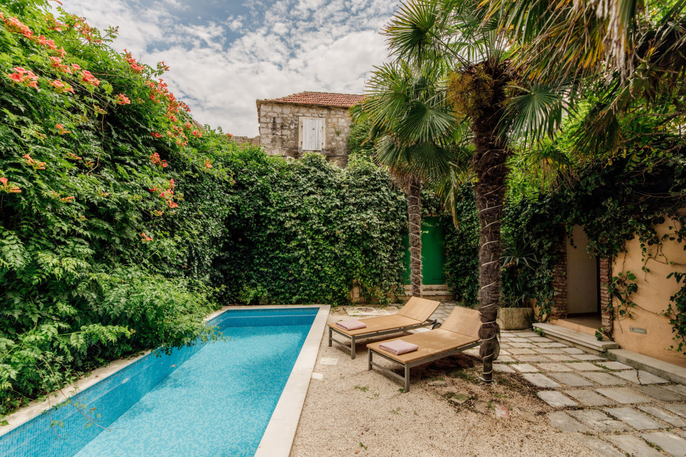 Villa Jelsa Palace