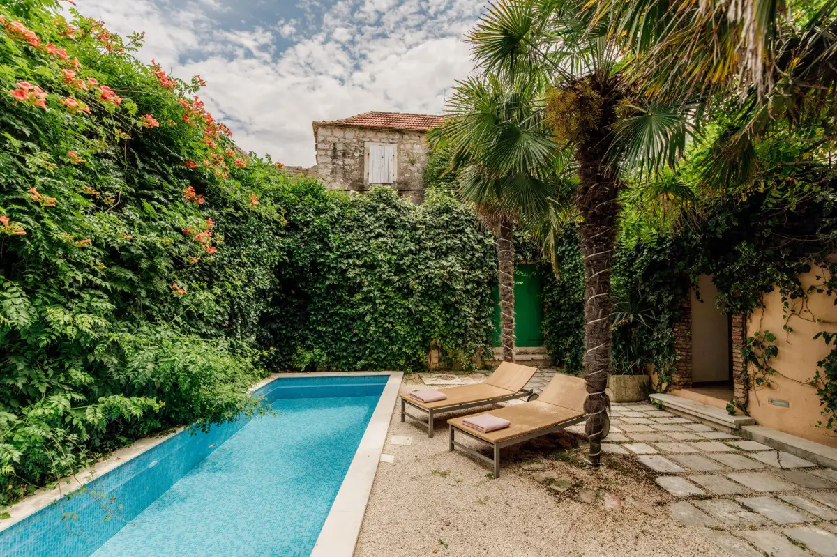 Villa Jelsa Palace