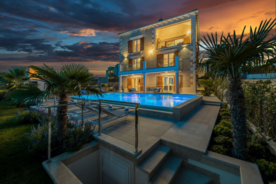 Luxury Villa in Rogoznica with swimming pool