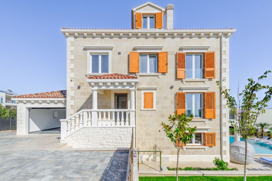 Luxury villa with heated pool, sauna, gym and Jacuzzi in Rogoznica