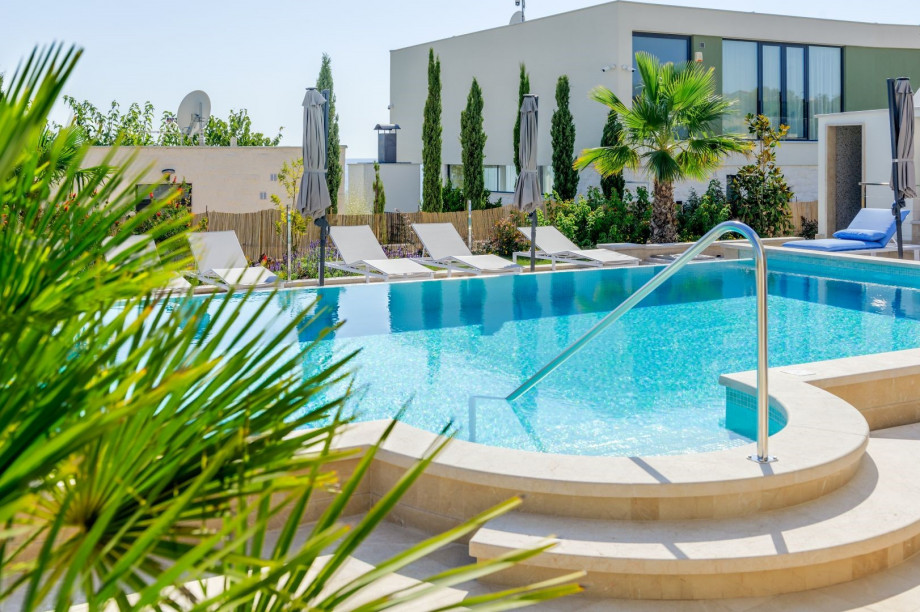 Villa in Rogoznica with pool and garden