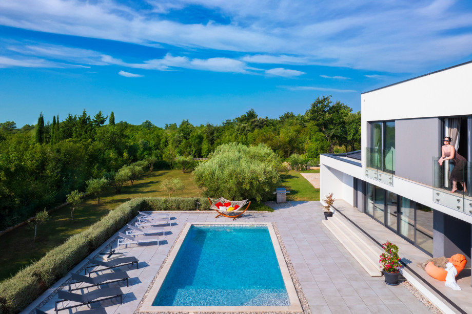 Modern villa with a heated pool in Istria