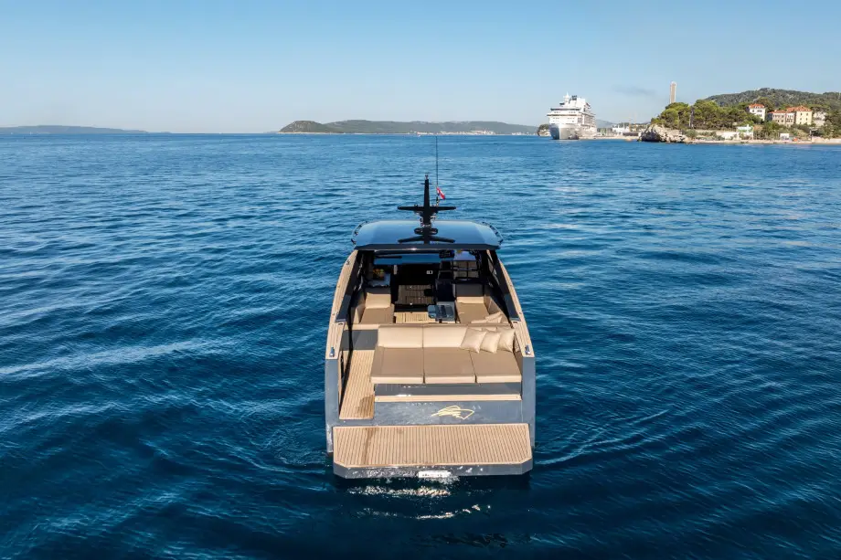 Luxury private boat tour from Split on Colnago 45