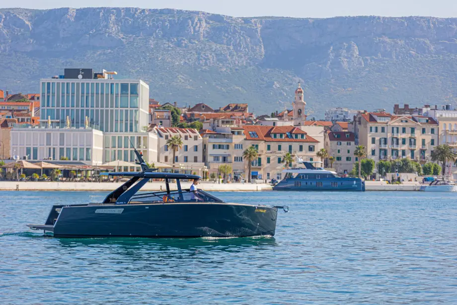 Colnago 35 private boat tour