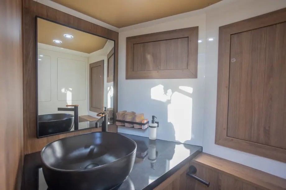 Inside the bathroom of Colnago 35