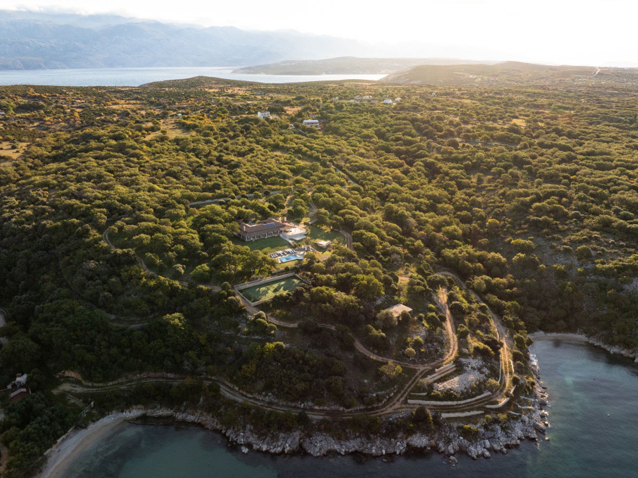 Luxury villa for rent on the island of Pag