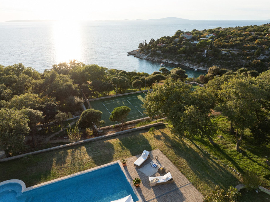 Aerial photo of villa with a swimming pool and tennis court on the island of Pag