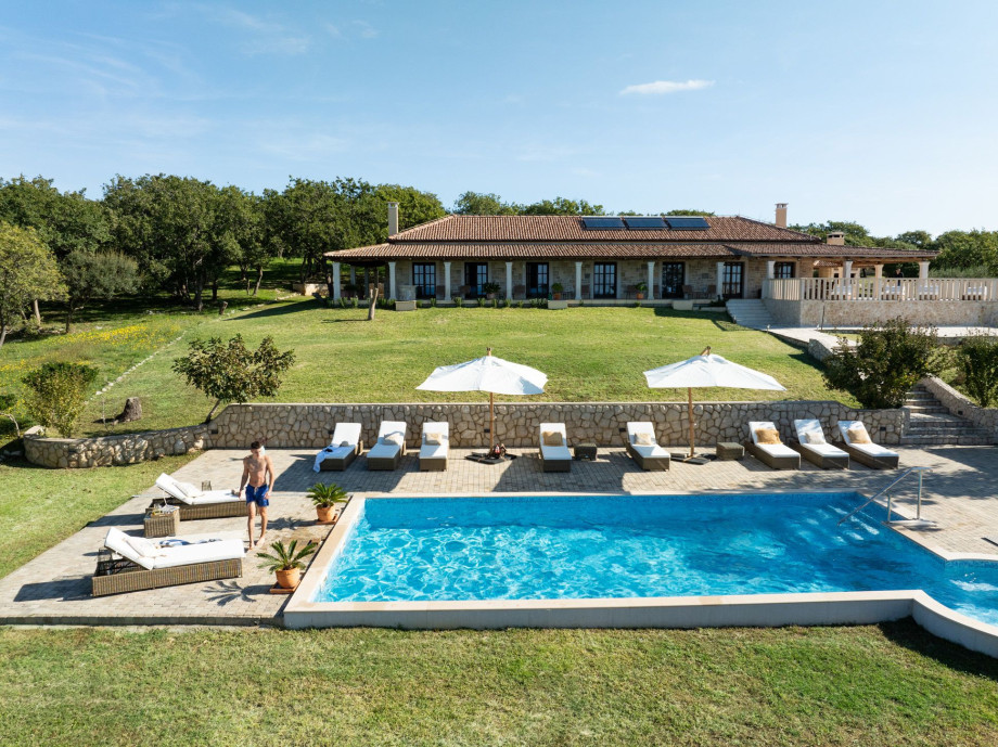 Luxury Villa Tender Pag with tennis court and swimming pool