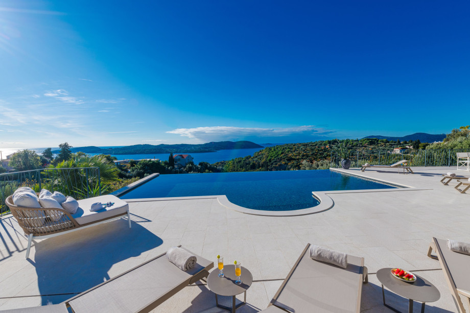 Luxury villa Palazzo Navale with infinity pool and sea view in Orasac