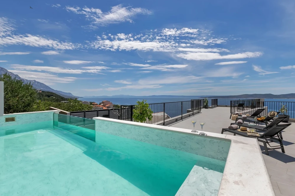 Luxury villa in Brela with swimming pool and sea view