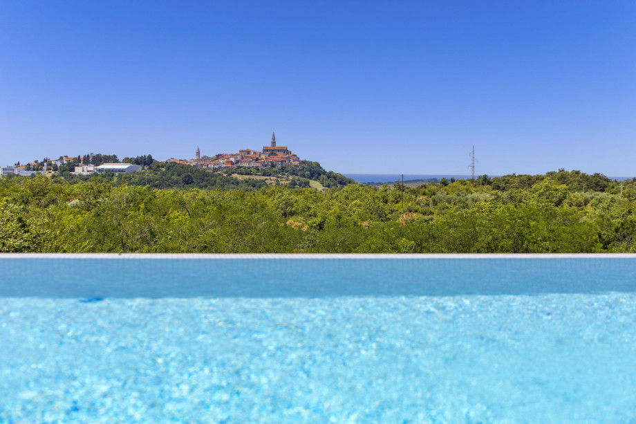Luxury villa Resort Istria with pool overlooking Motovun