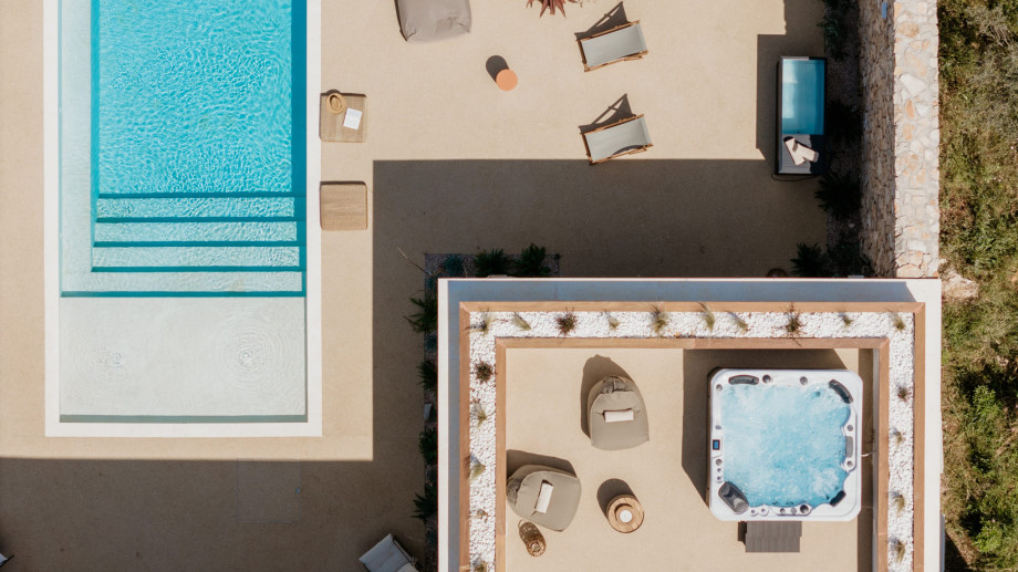 Heated pool and a Jacuzzi on the terrace of Villa Olea Solta