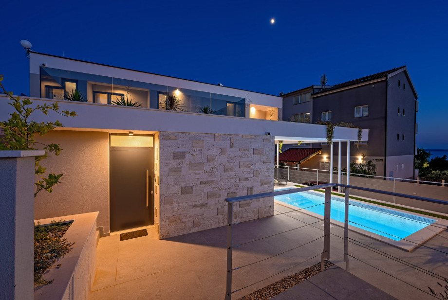 Modern villa in Podstrana for rent with heated saltwater pool