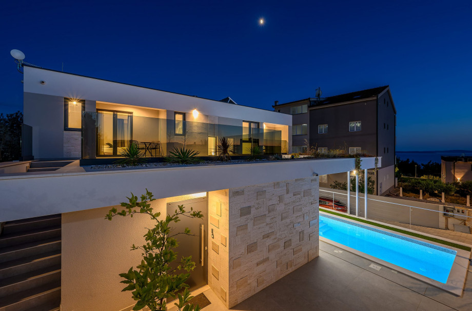 Modern villa with pool in Podstrana near Split for rent