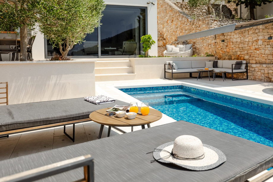 Villa Grain of Salt in Vela Luka with heated infinity pool