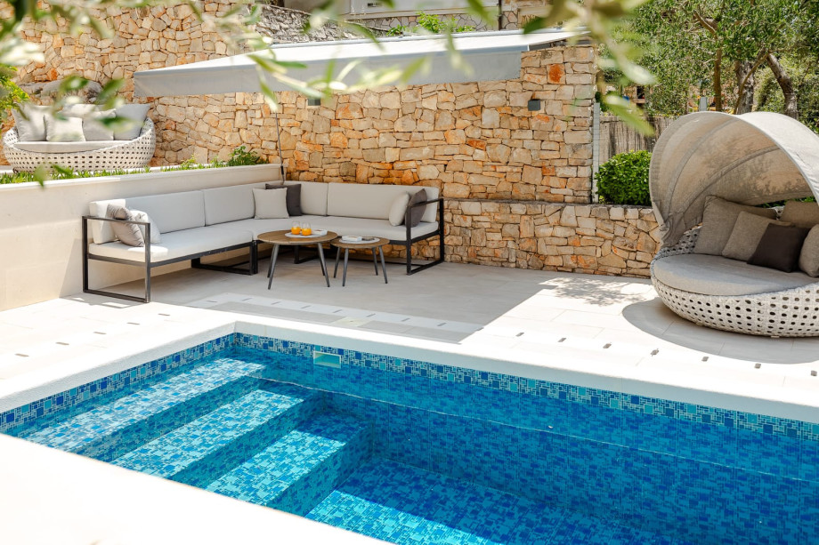 Beachfront villa with heated pool on the island of Korcula