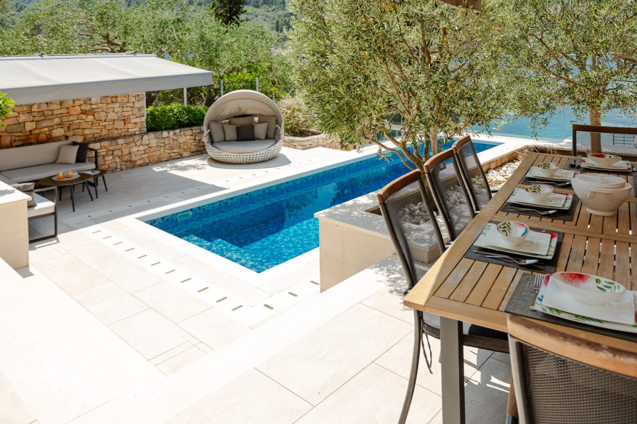 Villa Grain of Salt with heated pool and direct beach access