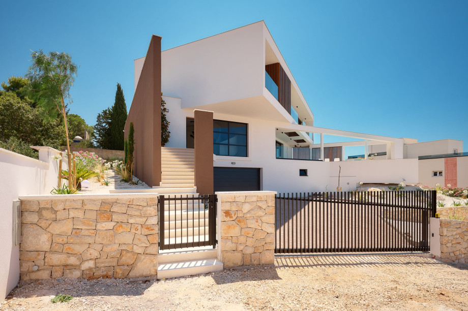 Modern villa with pool and Jacuzzi in Primosten - Villa Primosten Superior