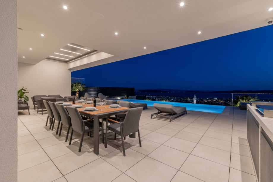 Large terrace with stuning sea view and heated infinity pool in Villa Eterna Split