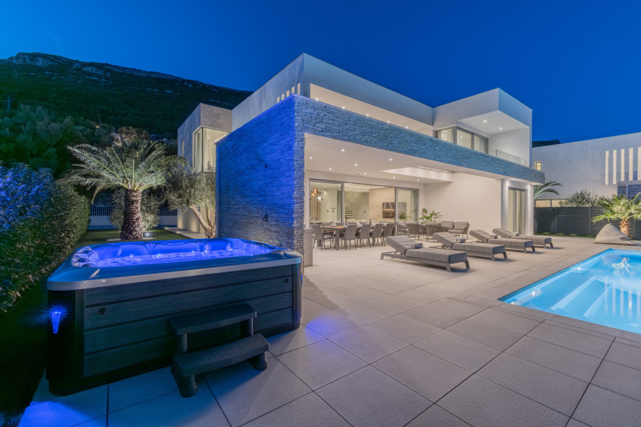 Villa Eternal Split with heated pool, Jacuzzi and sea view