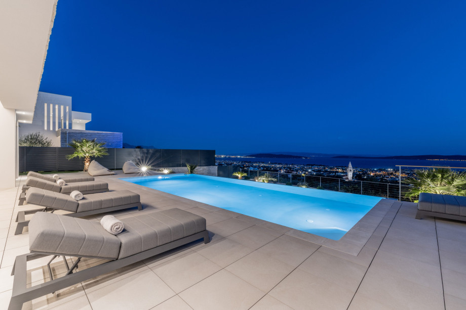 Villa Eternal Split with heated infinity pool and sea view