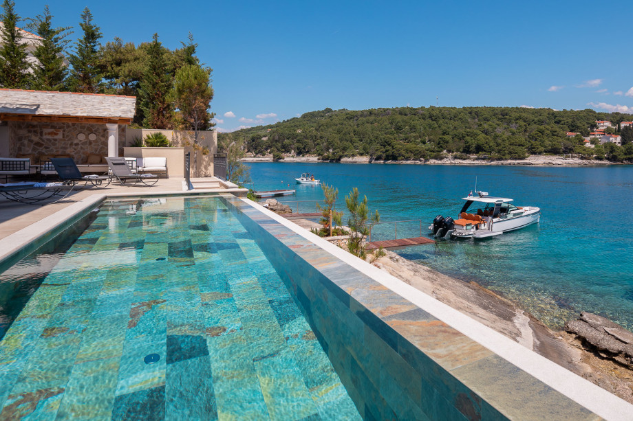 Infinity swimming pool in a seafront villa Brac island