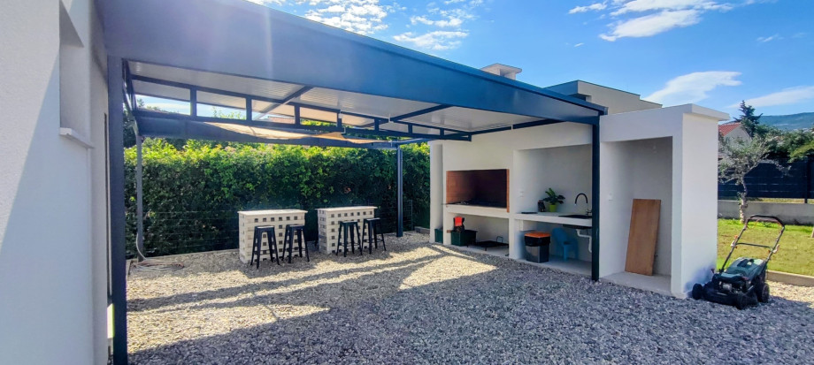 Terrace with grill and chairs in Villa Flow Kastela