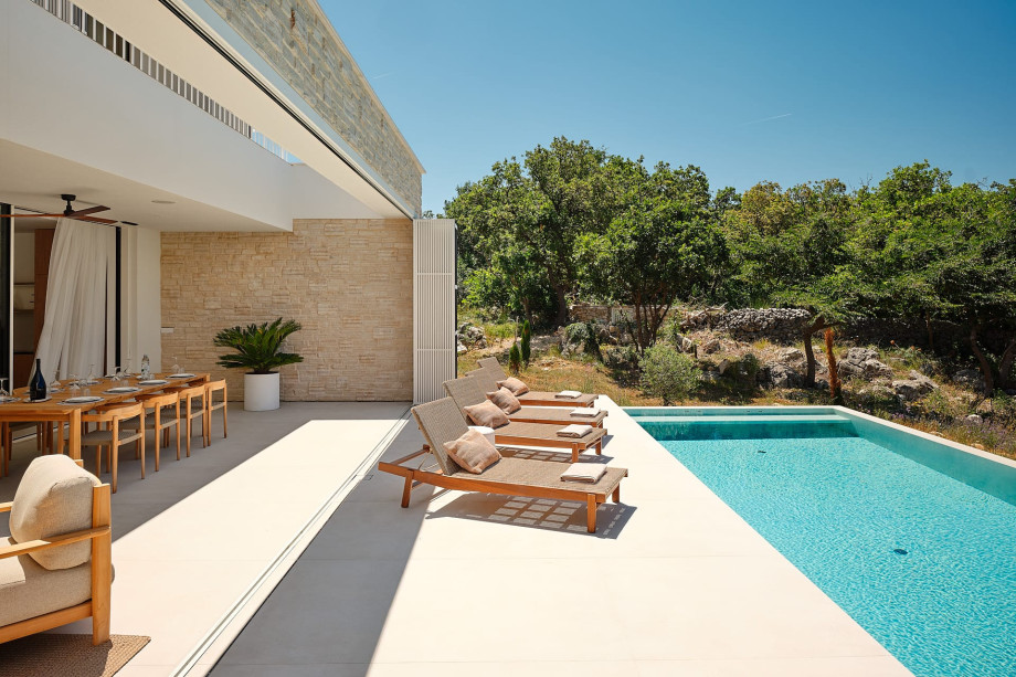 Luxury villa with a heated pool in Novalja, island of Pag